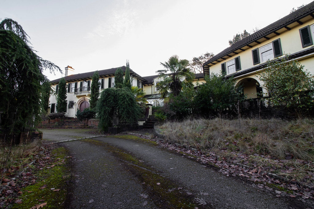Main photo from the Ravens Morrow Mansion report